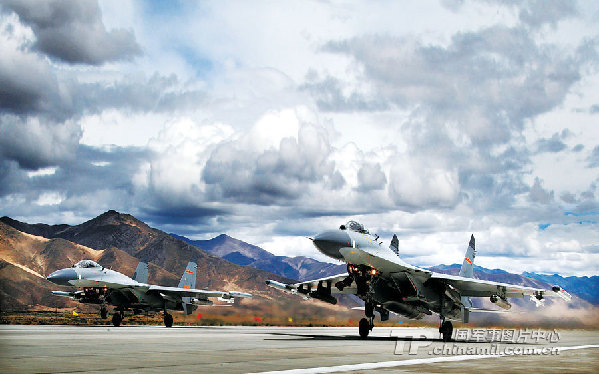 解放軍首次在高海拔高寒地區(qū)組織陸空聯(lián)合演習