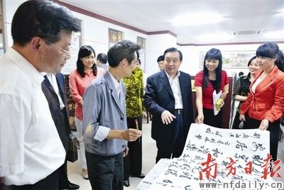 王晨談文化強國建設 政府官員要重視微博作用