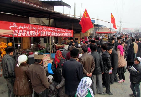 治區(qū)團(tuán)委深化扶貧“四項(xiàng)舉措” 助力和田沙漠腹地鄉(xiāng)村“冬閑變冬忙”系列活動