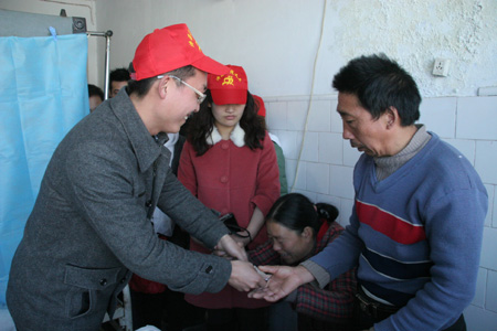 愛(ài)灑濟(jì)源 志愿者救助最美的彩霞