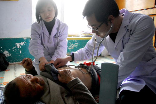 丹東開展學(xué)雷鋒學(xué)郭明義活動