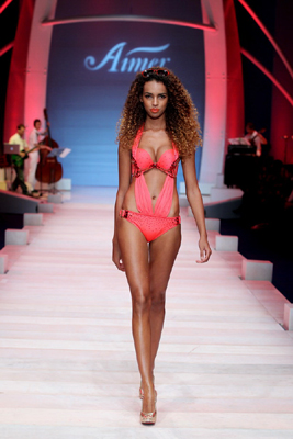 “游輪上的時(shí)尚盛宴”−愛慕2012泳裝發(fā)布