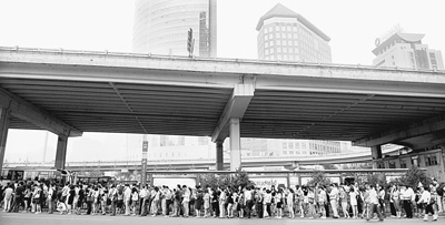 小白領(lǐng)，工資為啥“白領(lǐng)”？