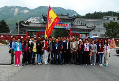 河南:“僑光藝術(shù)獎”獲獎藝術(shù)家革命老區(qū)采風(fēng)