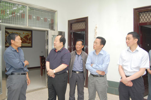 河南省社科聯(lián)赴濟源調(diào)研新型農(nóng)村社區(qū)建設(shè)