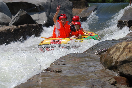 河南固始第二屆長(zhǎng)江河漂流節(jié)開(kāi)幕(圖)