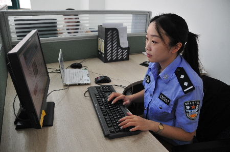 河南固始民警吳媛媛 “穿越”在現(xiàn)實(shí)與網(wǎng)絡(luò)之間