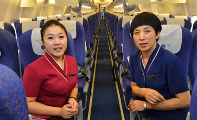 首對“母女空姐”母親正式退役 年滿50歲