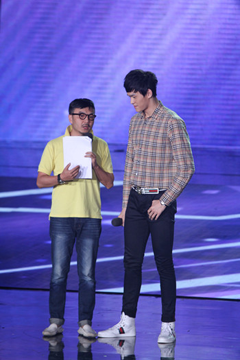 劉詩詩、孫楊昨日帶妝彩排 期待今晚金鷹節(jié)開幕