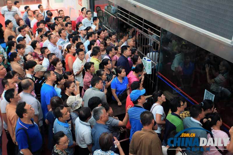 今年?？诘诙谓?jīng)濟適用房配售搖號 現(xiàn)場人滿為患