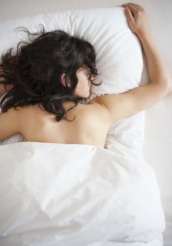 養(yǎng)生：22種睡眠方式會(huì)加速女人衰老