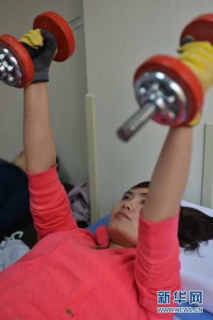 “最美女教師”張麗莉：樂(lè)觀堅(jiān)持康復(fù)訓(xùn)練