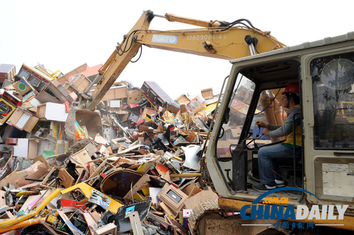 全國(guó)各地警方開(kāi)展集中銷毀賭博機(jī)行動(dòng)（組圖）