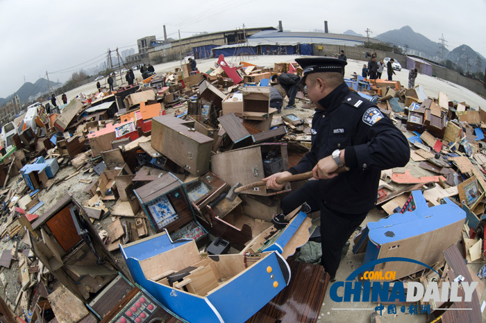 全國各地警方開展集中銷毀賭博機(jī)行動(dòng)（組圖）
