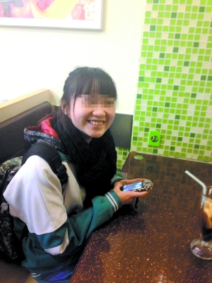 保時(shí)捷少女救人被疑炒作 清純生活照曝光(組圖)