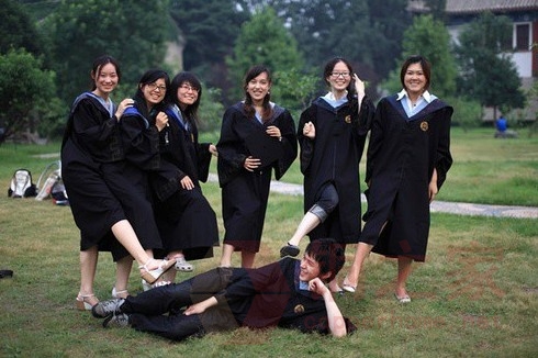 北大前校草葉欽達(dá)網(wǎng)絡(luò)爆火 校草男明星PK