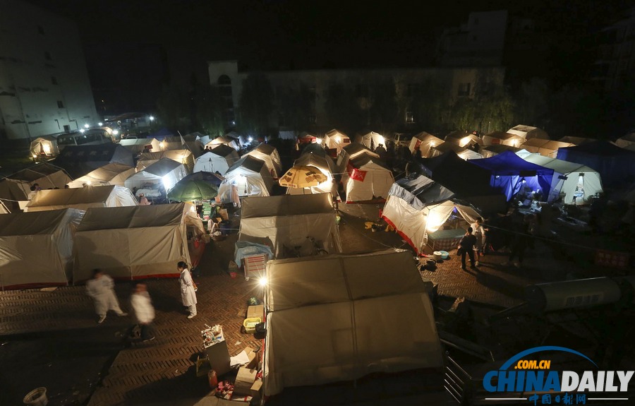 中國(guó)日?qǐng)?bào)聚焦蘆山地震之堅(jiān)守篇