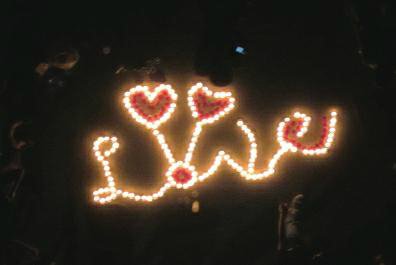 點(diǎn)蠟燭求愛被校警澆滅 男生找保衛(wèi)部門討說法要道歉