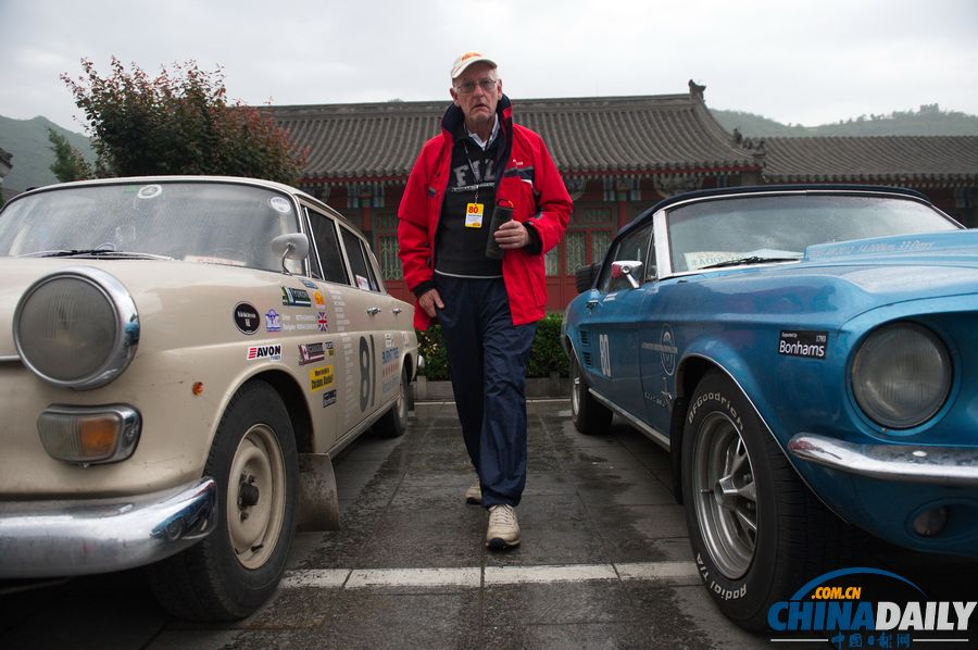 “北京——巴黎”老爺車拉力賽在居庸關長城發(fā)車