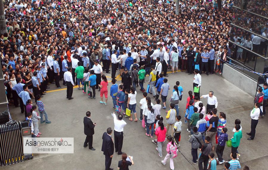 中國日報(bào)一周圖片精選：大學(xué)生畢業(yè)設(shè)計(jì)展
