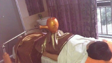 近日多地市民排隊做艾客思溫灸