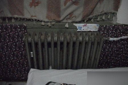 慘！北漂族地下室生活