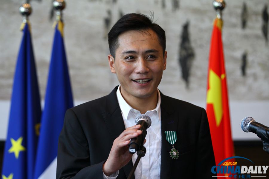 章子怡、劉燁獲頒法國(guó)藝術(shù)與文學(xué)騎士勛章