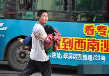 中國好考生遭高校哄搶:為照顧母親望川內(nèi)就讀