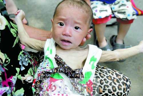 “饑餓娃娃”流落鄭州 網(wǎng)友微博求助引發(fā)全城搜救