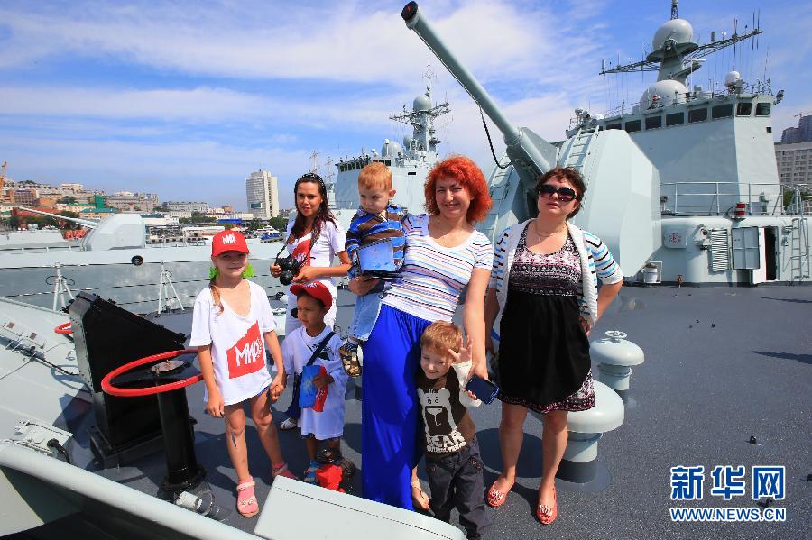 中國(guó)海軍參演軍艦向俄羅斯民眾開放