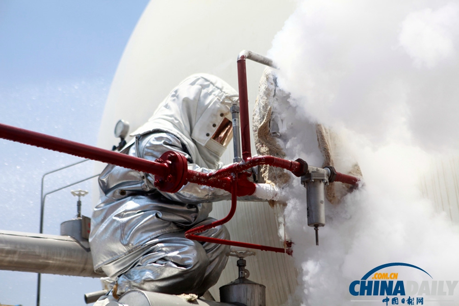 湖北一客運站內(nèi)發(fā)生液化氣槽車泄漏事故 2000余群眾緊急疏散