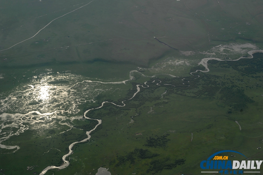 呼倫貝爾連遭暴雨襲擊 航拍草原被洪水淹沒(méi)