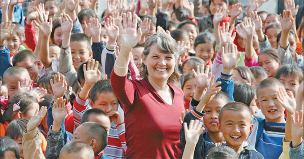 “飛虎隊(duì)”隊(duì)員女兒十三年間八次來華捐資助學(xué)