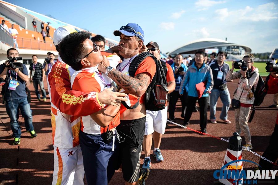 2013全運(yùn)會(huì)女子橄欖球決賽：江蘇外籍教練場邊大打出手