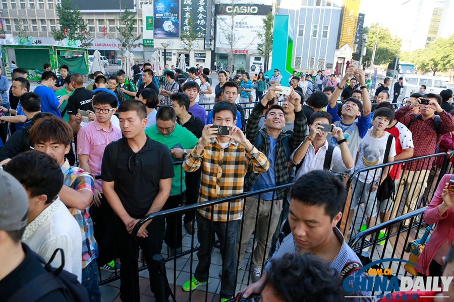 北京:蘋(píng)果iPhone新機(jī)發(fā)售