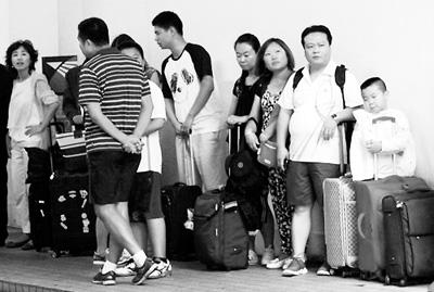 港人贊內(nèi)地游客素質(zhì)提升:更為守秩序和有禮貌