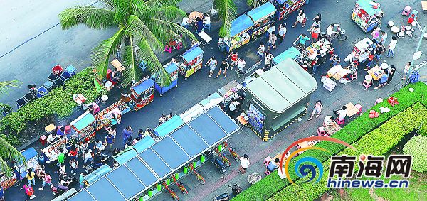 小吃圍堵海南大學(xué)門(mén)口 占道擺攤經(jīng)營(yíng)現(xiàn)象嚴(yán)重