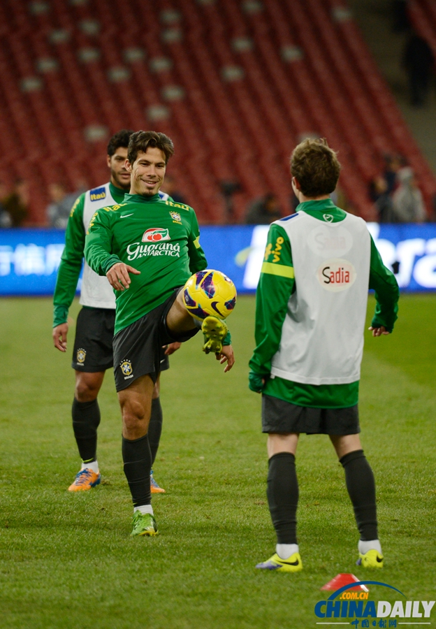 巴西國家隊(duì)鳥巢采場訓(xùn)練 輕松備戰(zhàn)贊比亞