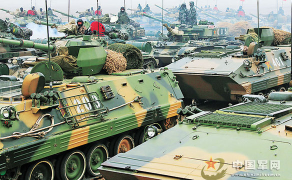 沈陽(yáng)軍區(qū)近2萬(wàn)官兵參與“聯(lián)合-2013”實(shí)兵演習(xí)