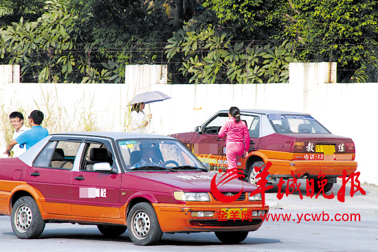 網(wǎng)友吐槽學(xué)車被罵經(jīng)歷引發(fā)共鳴 駕校學(xué)員:死蠢的