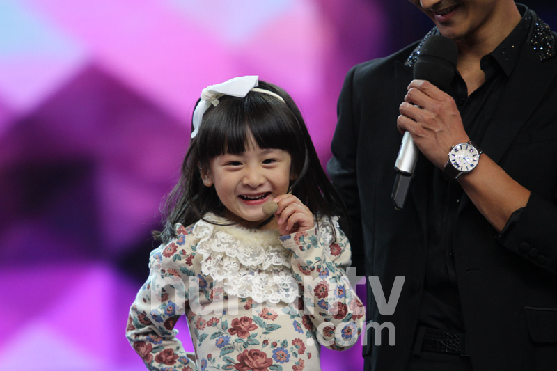 《爸爸去哪兒》萌娃鬧“大本營(yíng)”