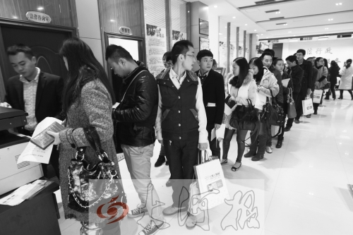 雙11鄭州1114對新人領證不及七夕 網友:忙網購去了