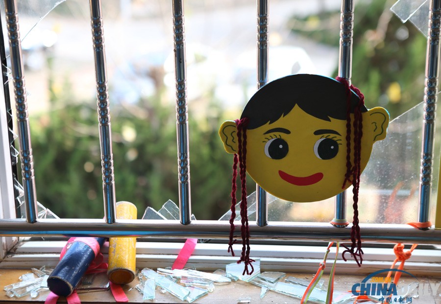 現(xiàn)場直擊：青島爆燃事故受災(zāi)群眾排隊領(lǐng)餐