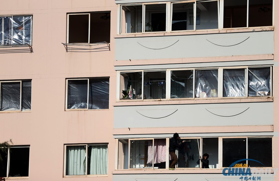 現(xiàn)場(chǎng)直擊：青島爆燃事故受災(zāi)群眾排隊(duì)領(lǐng)餐