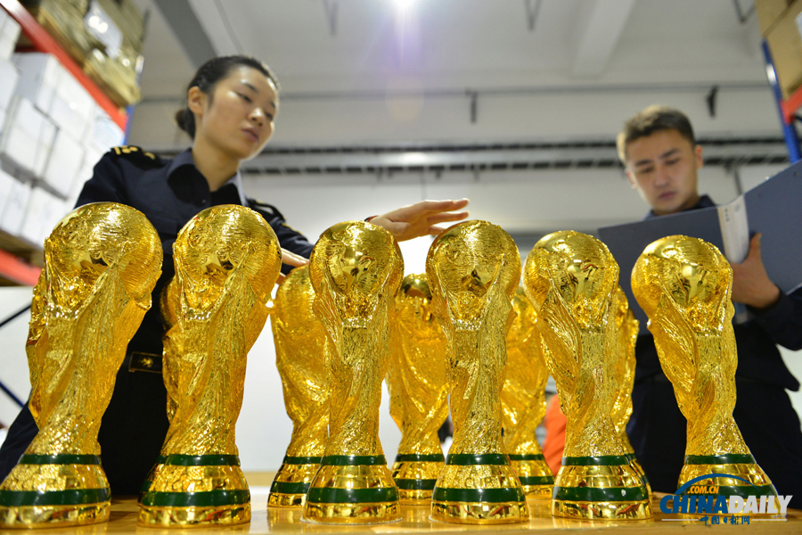 義烏海關(guān)截獲千余尊山寨“大力神杯”