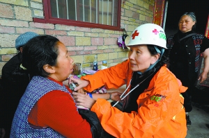 北京“流動(dòng)醫(yī)院”進(jìn)震區(qū)