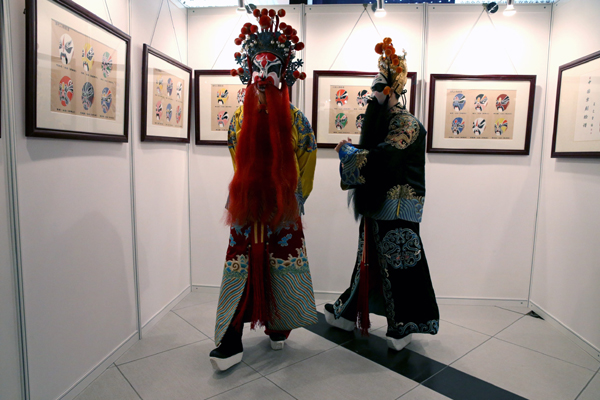 2012年第六屆百姓博覽會——迎新年“菊苑丹青”社區(qū)京劇臉譜主題藝術展展出