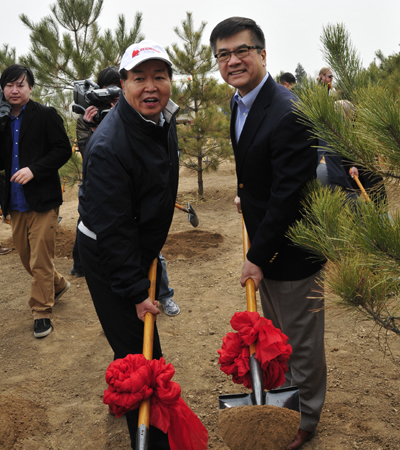 美大使到訪華彬莊園共建中美友誼林 攜手共為北京環(huán)境改善貢獻力量