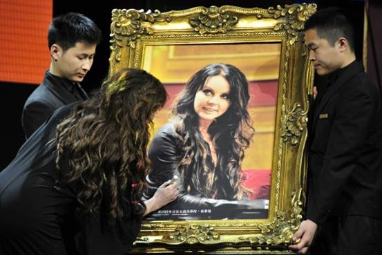 莎拉•布萊曼為英國倫敦華彬10 Trinity Square代言