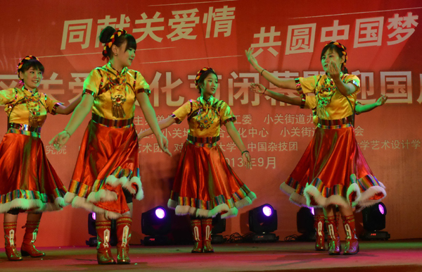 “同獻(xiàn)關(guān)愛(ài)情 共圓中國(guó)夢(mèng)” 小關(guān)地區(qū)關(guān)愛(ài)文化節(jié)閉幕